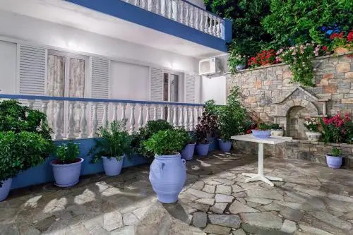 Michaelas Apartments & Studios