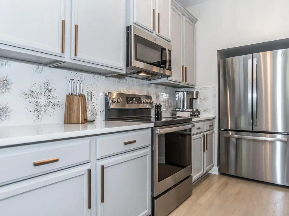 Luxury Three Bedroom Townhome Near Cary