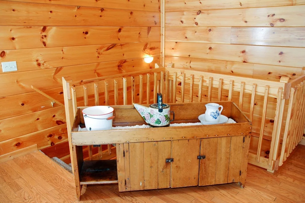 MOUNTAINTOP EXPERIENCE - 4 Br Cabin