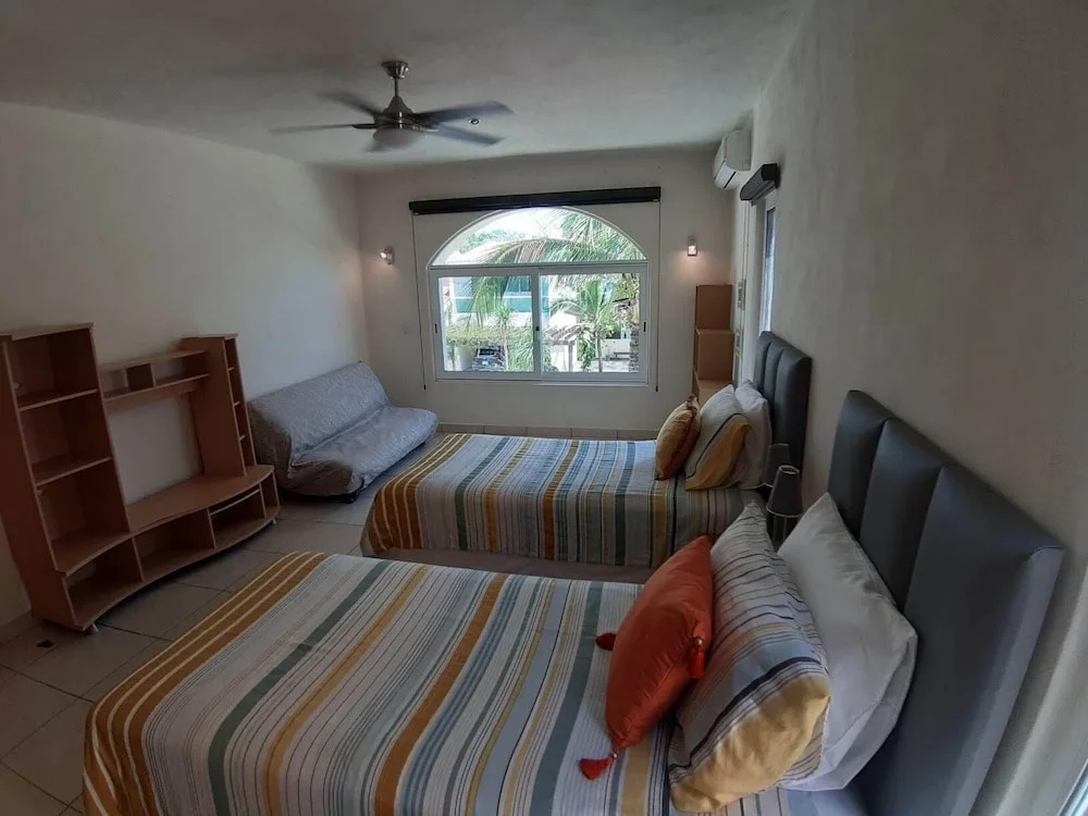 New Listing Close To Beach Sunny Spacious Villa