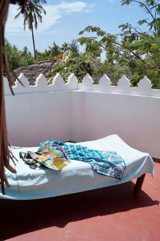 Laguna Palace Michamvi Kae