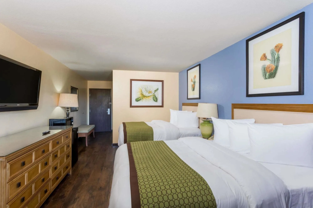 Days Inn by Wyndham Benson