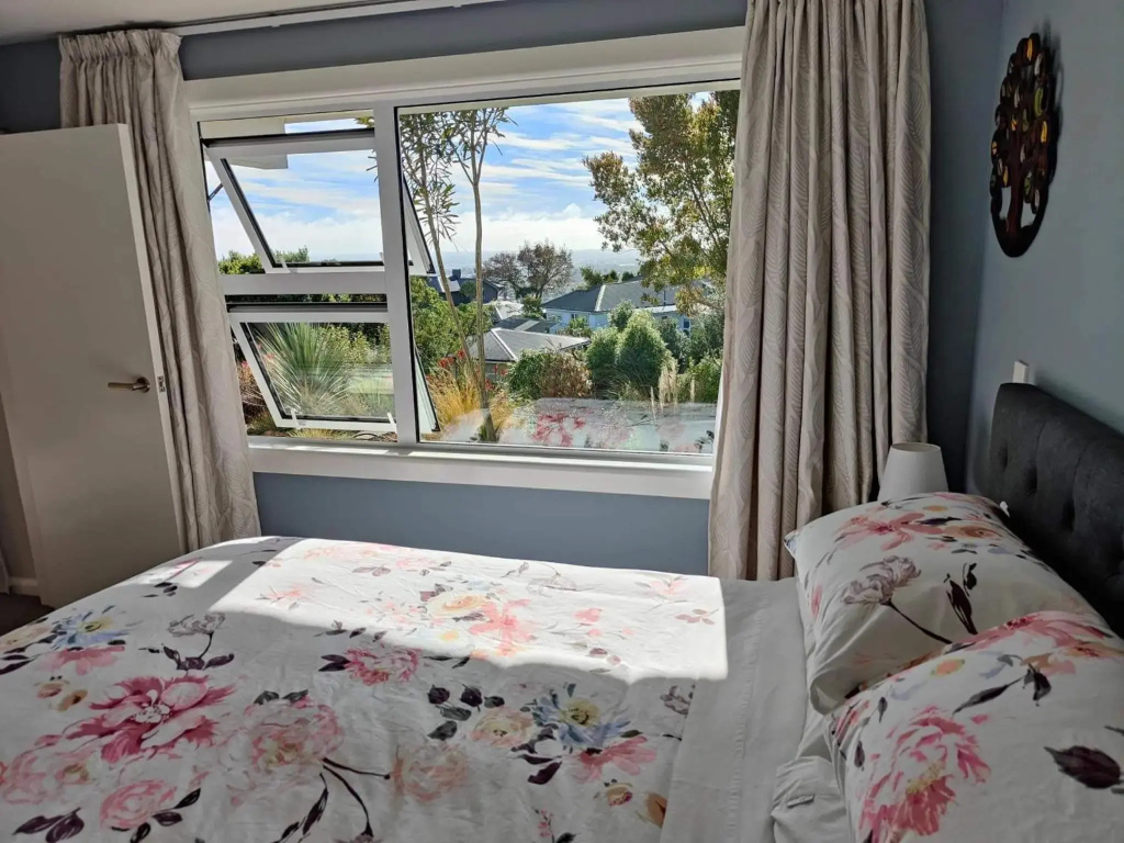 Newly Renovated Hillside Apartment Close To City