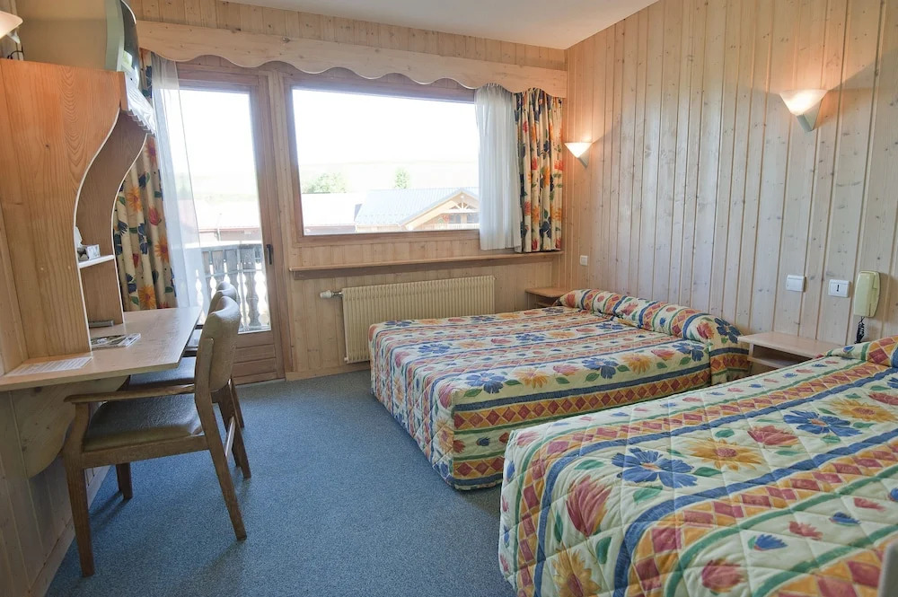 Hôtel Restaurant Etoile des Neiges Piscine Jacuzzi Sauna Massage Salle de Jeux