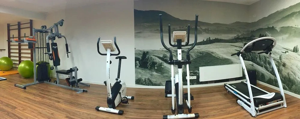 Flinski Sport X SPA, Boutique X Art