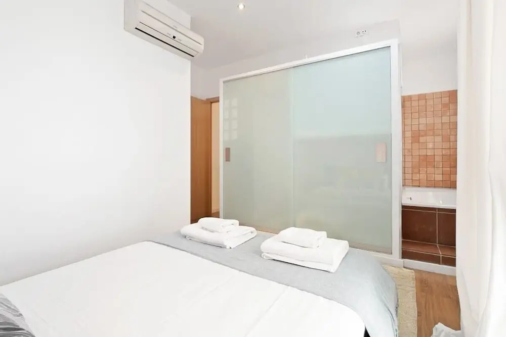 New Design 2 Bed Apt Next to the Metro