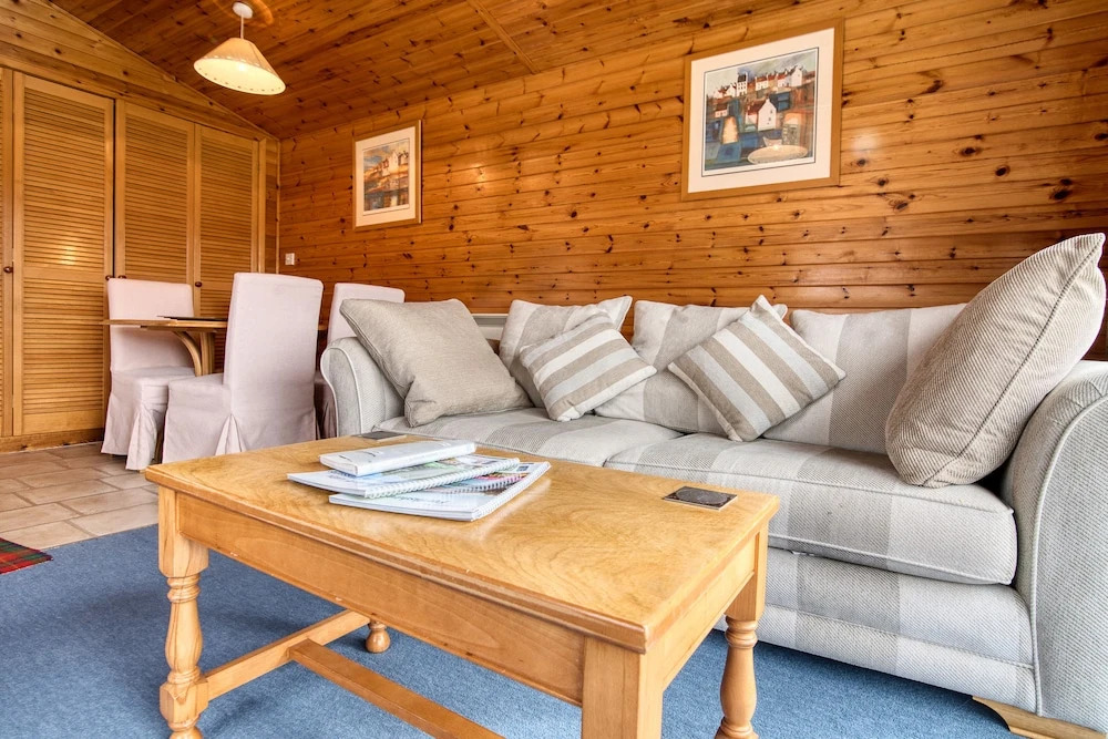 Lapwing Lodge with loch and mountain view