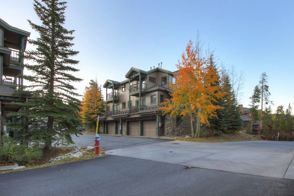 Twin Elk Lodge D16 3 Bedroom Condo by Redawning