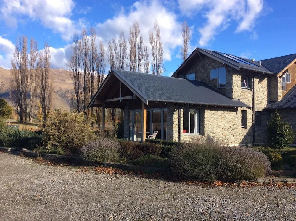 Golfcourse Road Chalets and Lodge