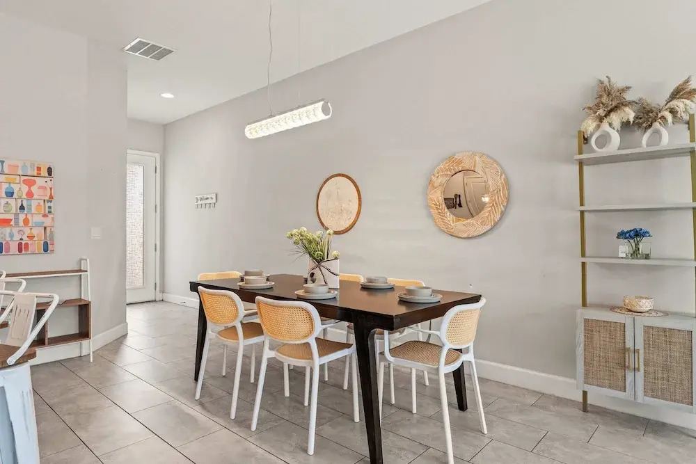 Chic Villa Domani Retreat - 9ppl