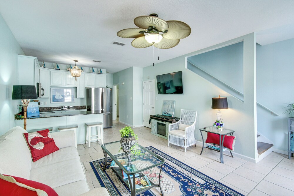 Stroll to Beach! 3BR Gulfport Escape, Pool Access