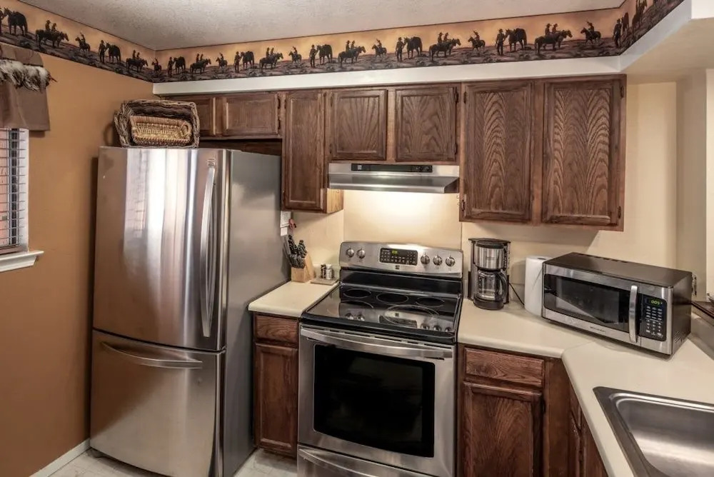 204 Whispering Bluff