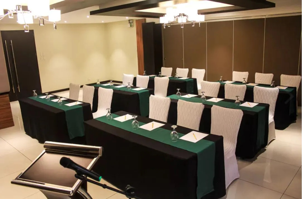Brentwood Suites