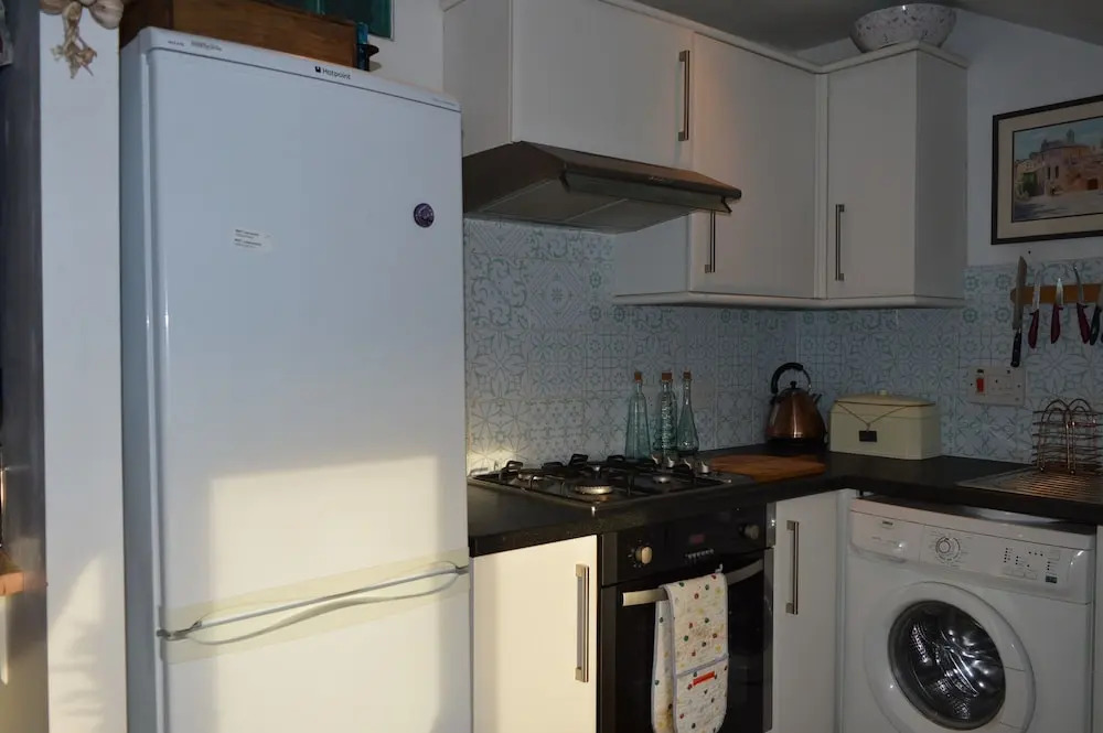 Top Floor Central 2 Bedroom Apartment