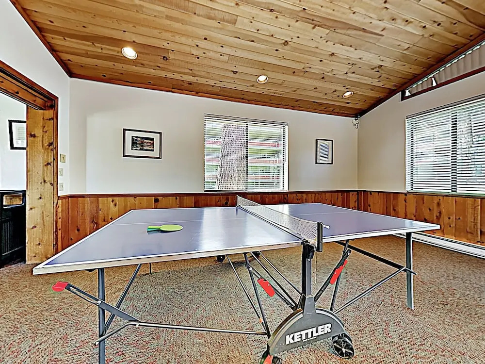 New Listing! Hot Tubs & Pool, Steps To Ski Lifts 2 Bedroom Condo