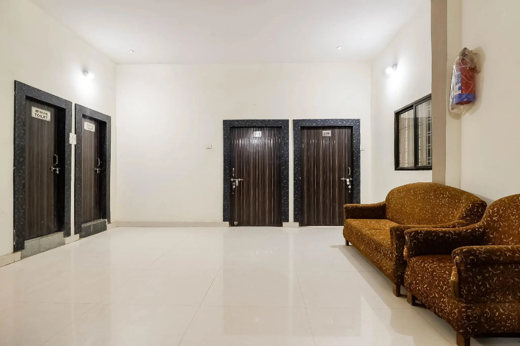 OYO 70559 Hotel Om Shree Palace