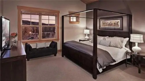 Sunshine Peak Chalet