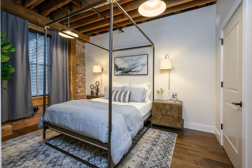 New Listing! Chic W/ Pool & Rooftop Deck 1 Bedroom Condo