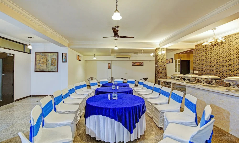 Hotel Green Wood By Dreamz Hospitality
