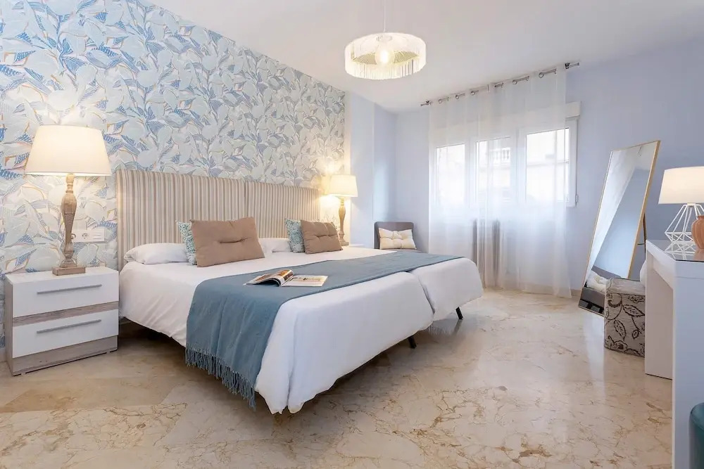 Spacious Apartment in Great Central Location. Tablas