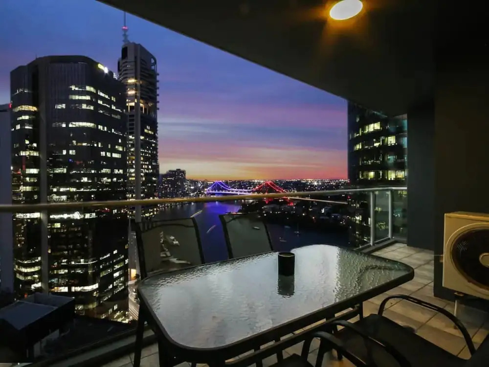 Amazing Brisbane CBD 2 Bedroom Apartment With River Views