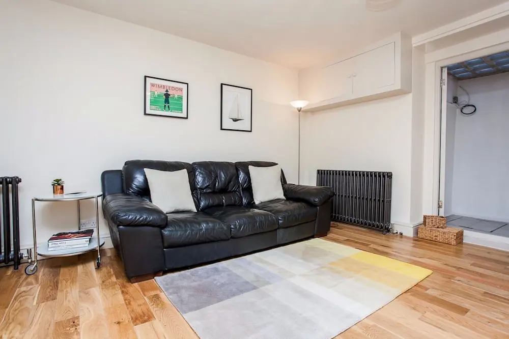 Bright &Spacious Central 1 Bed Basement Flat