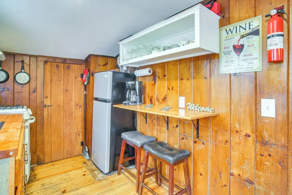 Hot Tub & Kayaks: Dog-friendly House in Yarmouth