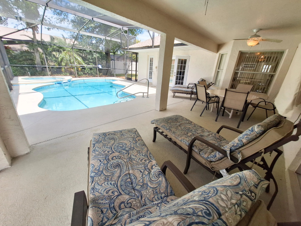 4 BED 3 BATH, OVERSIZED POOL AREA, GAMES ROOM, Clermont, US