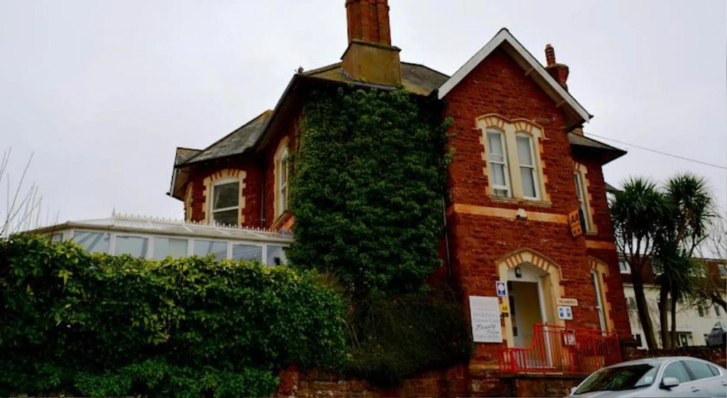 Red House Hotel