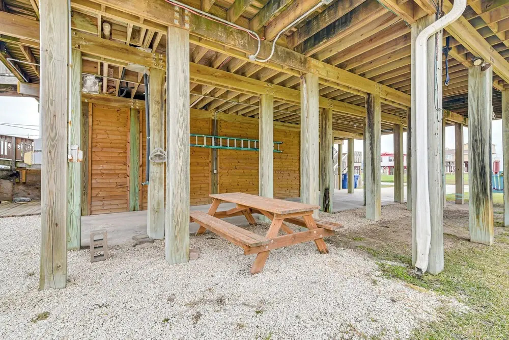 Near Surfside Jetty County Park: Home w/ Deck!