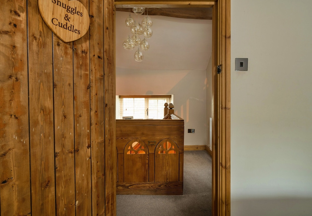 Cozy Cottage in the Heart of Buxton, No Deposit