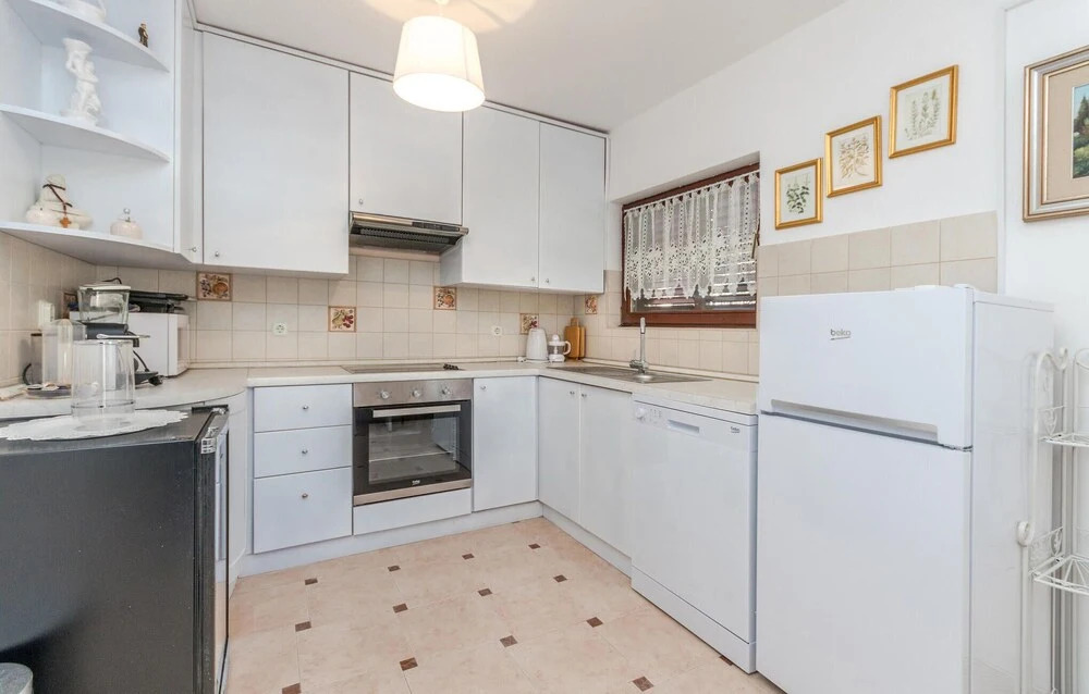 Amazing Home in Ugljan With Wifi and 4 Bedrooms