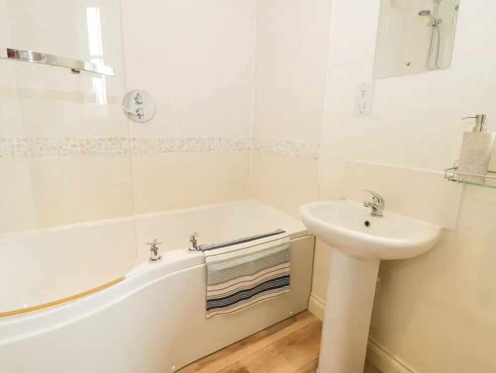 2 Perran Court