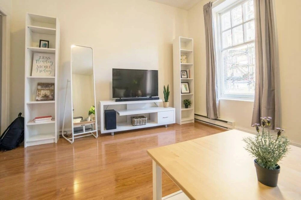 Central Toronto 2 Bedroom Flat