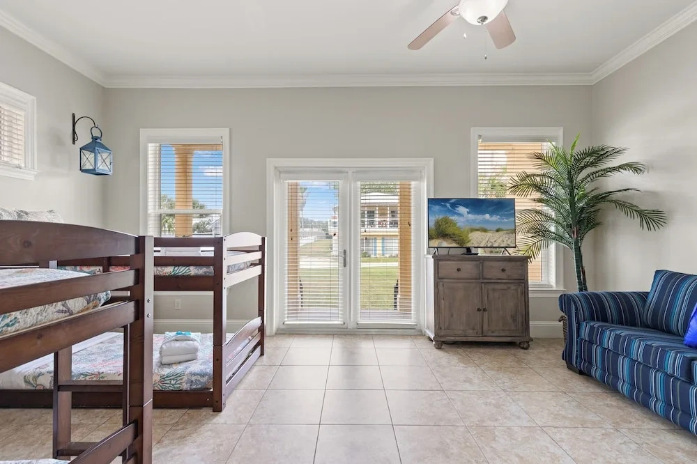 Walk To The Beach! 3 Story Home! 2 Balconies With Gulf Views