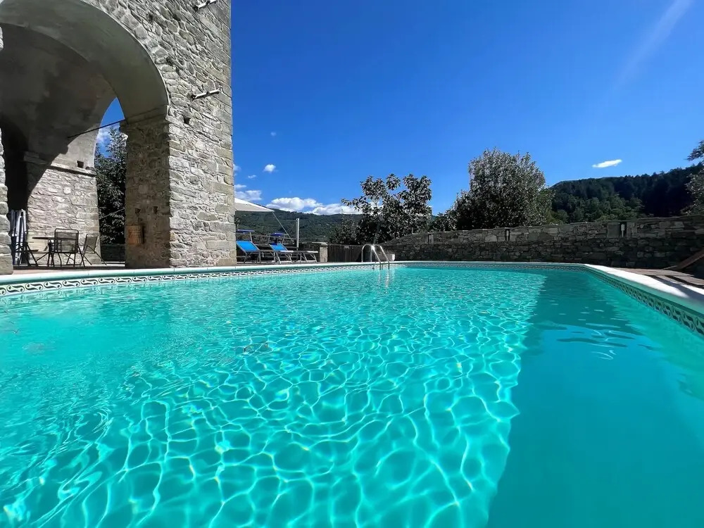 Flat with heated hot tub and shared pool