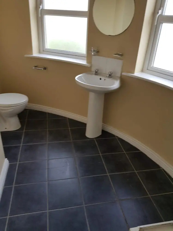 Stunning 6 Bed House With Private Garden in Galway