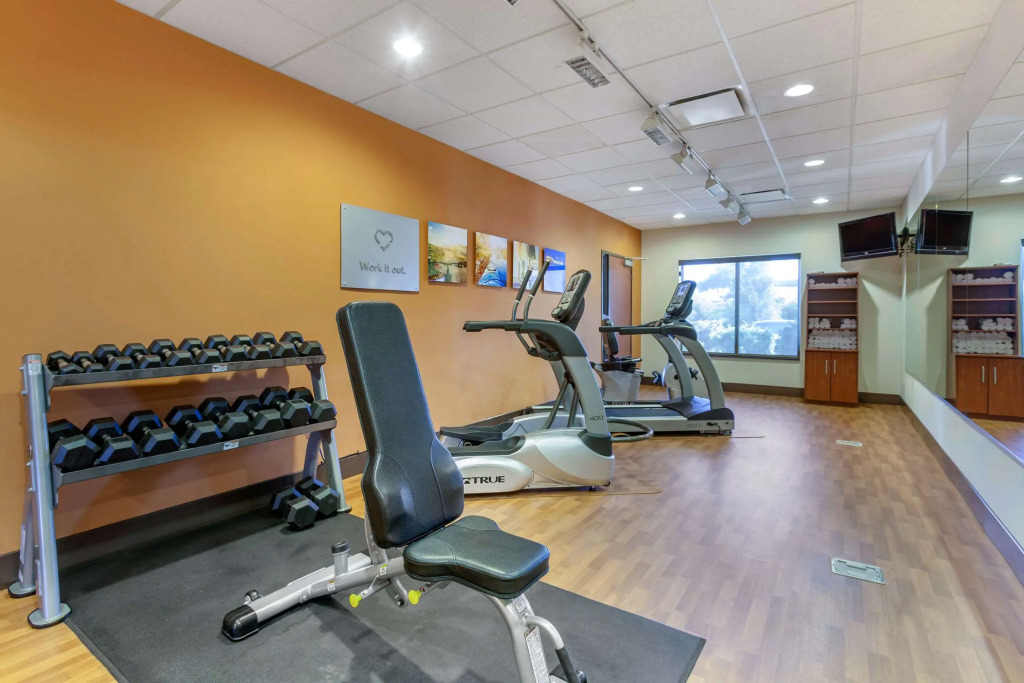 Comfort Suites Glendale - State Farm Stadium Area