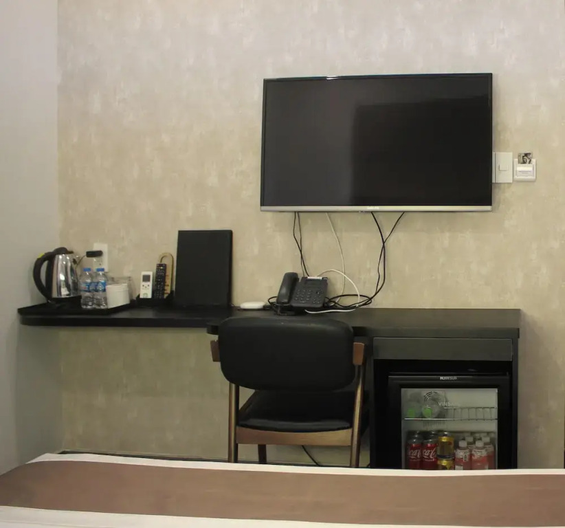 Bros Hotel