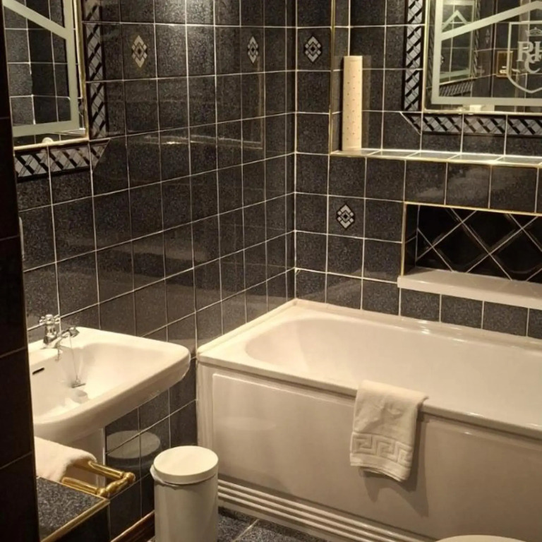 Royal Court Hotel