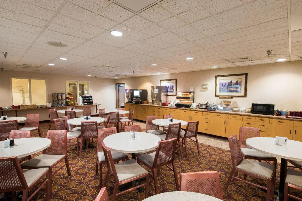 Crystal Inn Hotel & Suites - Great Falls