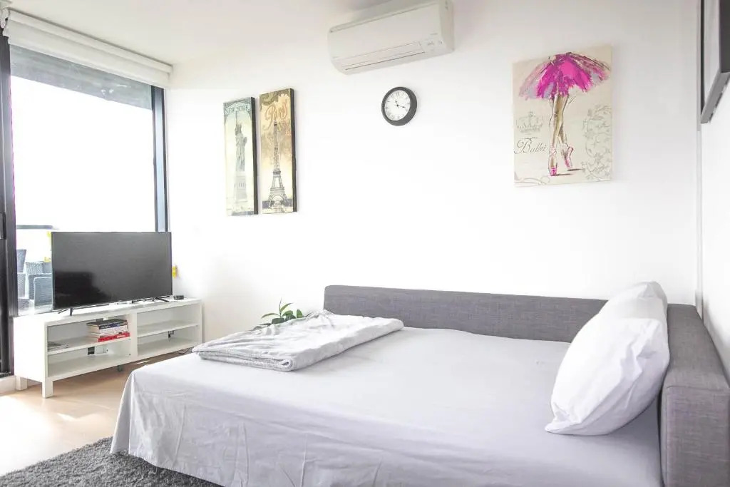 South Yarra City View Apartment with Car Park, Amazon Alexa, Spotify, Netflix, and WiFi