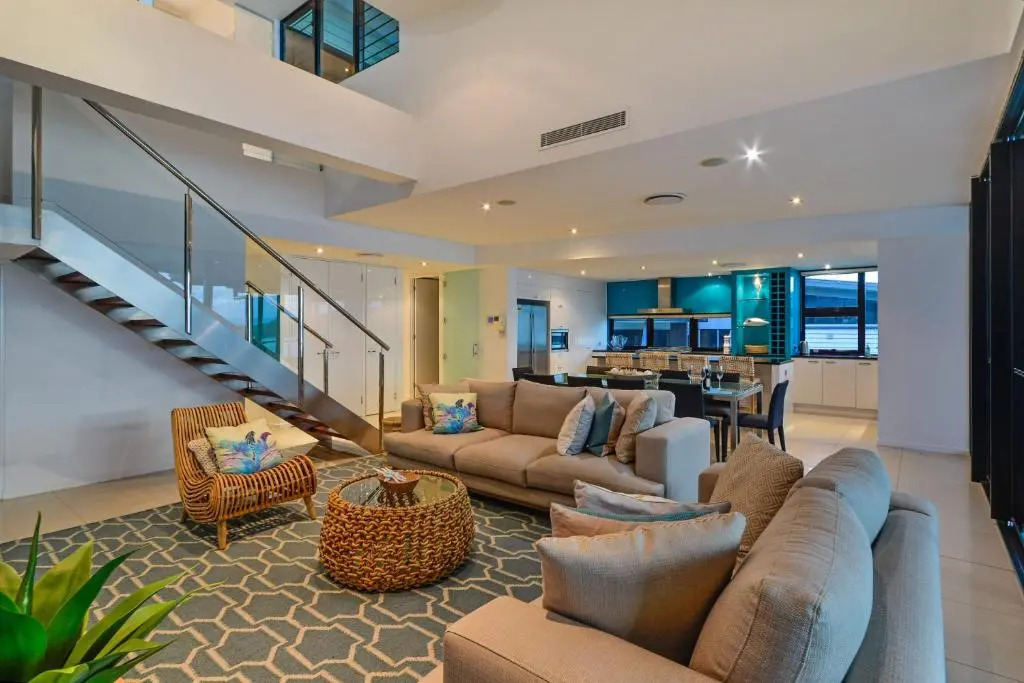 Edge 12 Hamilton Island - Oceanfront villa with buggy