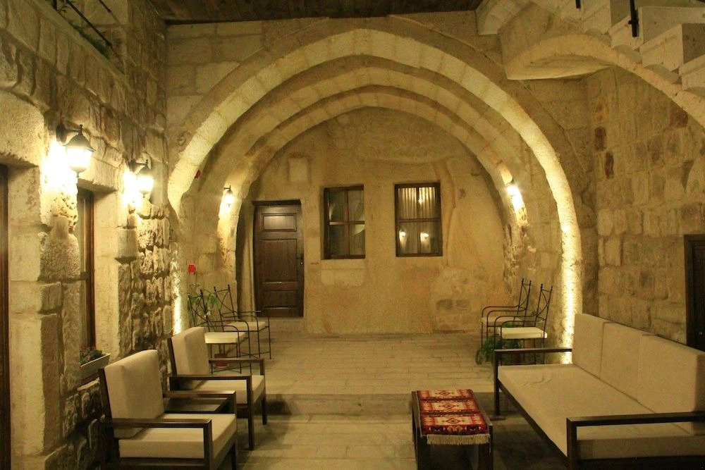 Tafana Cave & Stone Lodge