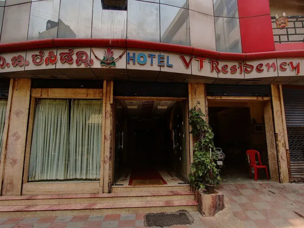 OYO 13595 VT Residency
