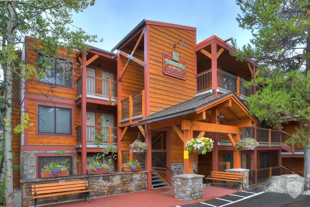 Tannenbaum By The River Condo: Walk To Town, Slopes