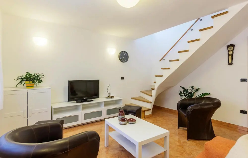 Nice Home in Pula With Wifi and 2 Bedrooms