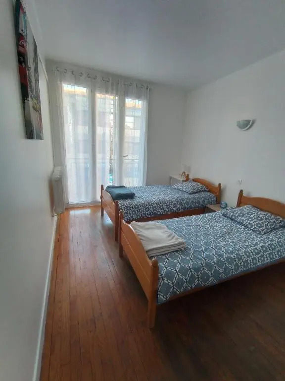 Appartement spacieux en centre ville, 2 chb, terrasse et garage