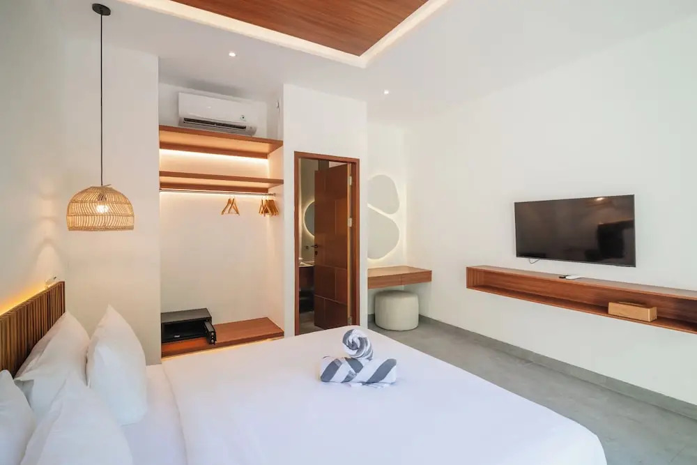 Designer 5br Villa, 400m to Café Del Mar