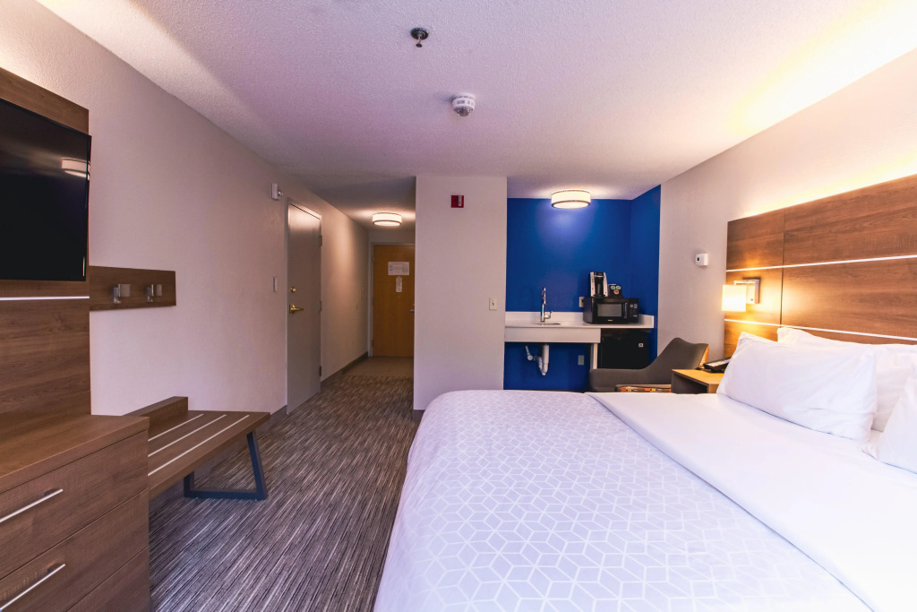 Holiday Inn Express & Suites - Lincoln East - White Mountains by IHG